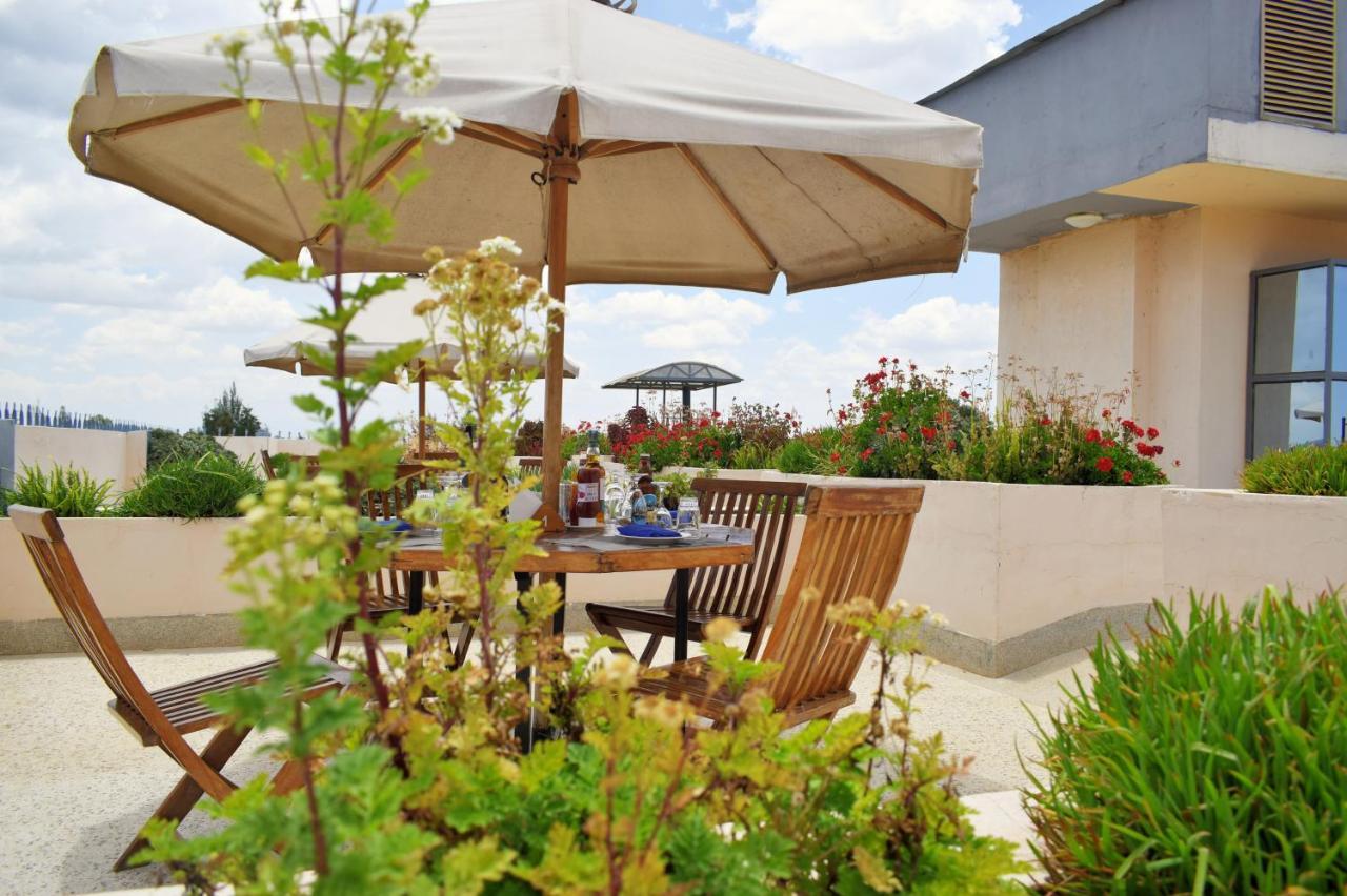 Peaks Hotel Nanyuki Exterior photo